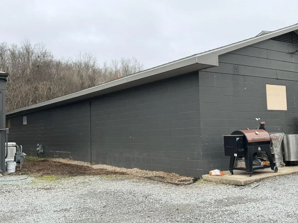 736 U.s. 62 Grand Rivers KY 42045