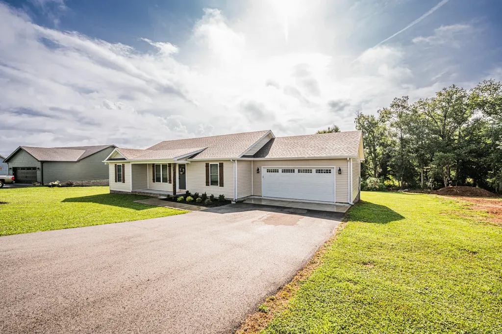 260 Walnut Grove Drive Smiths Grove KY 42171