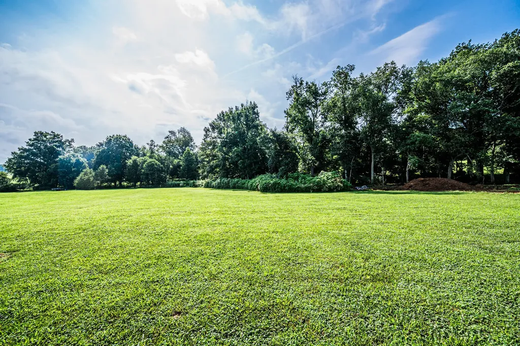 260 Walnut Grove Drive Smiths Grove KY 42171