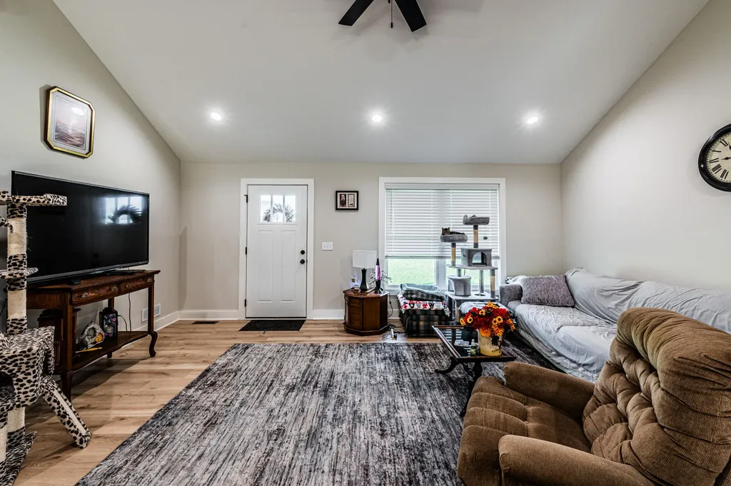 260 Walnut Grove Drive Smiths Grove KY 42171