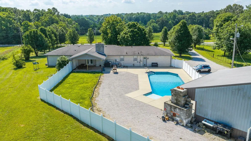 11325 Greenville Road Hopkinsville KY 42240