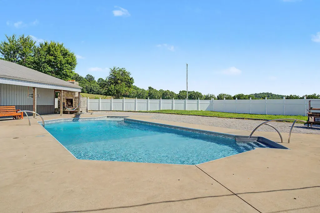 11325 Greenville Road Hopkinsville KY 42240