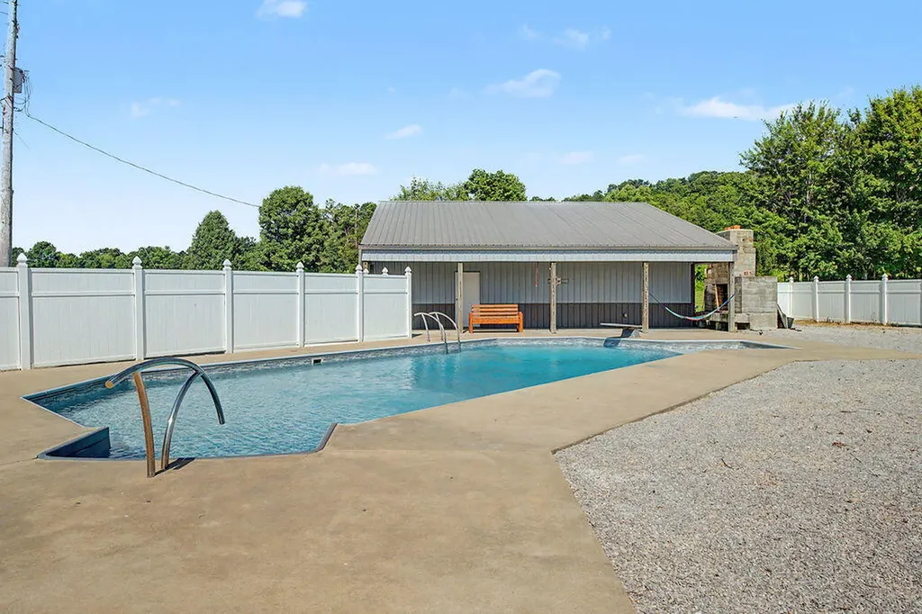 11325 Greenville Road Hopkinsville KY 42240