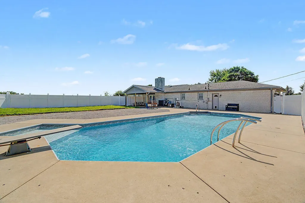 11325 Greenville Road Hopkinsville KY 42240