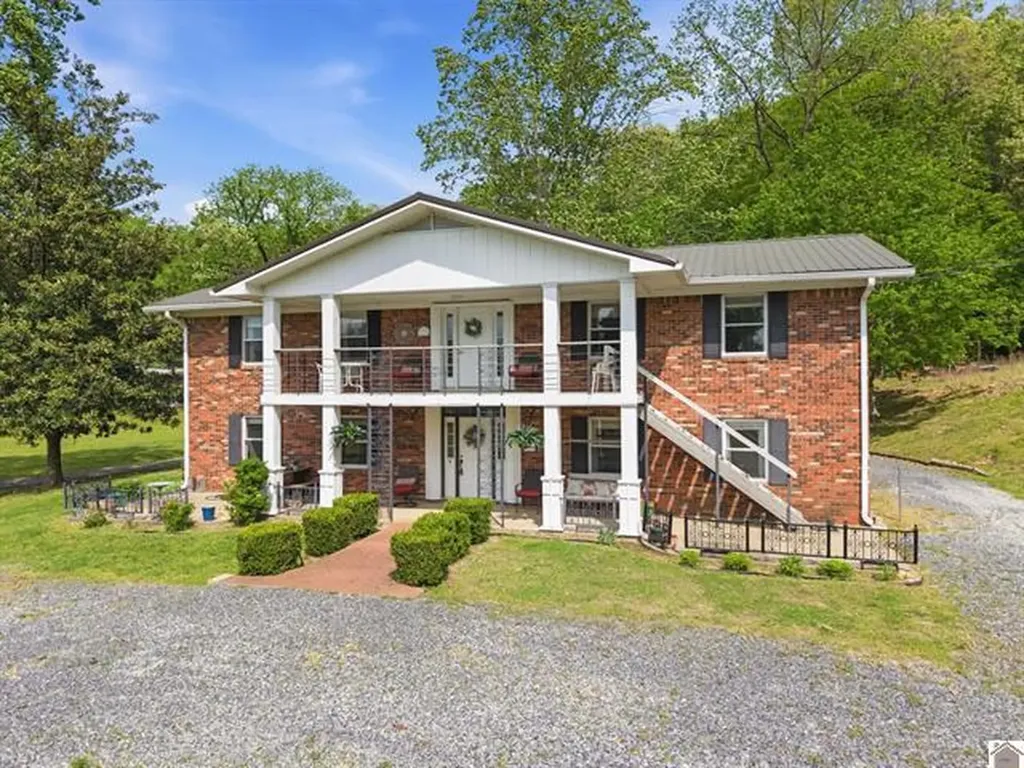 157 Lakeshore Drive Eddyville KY 42038