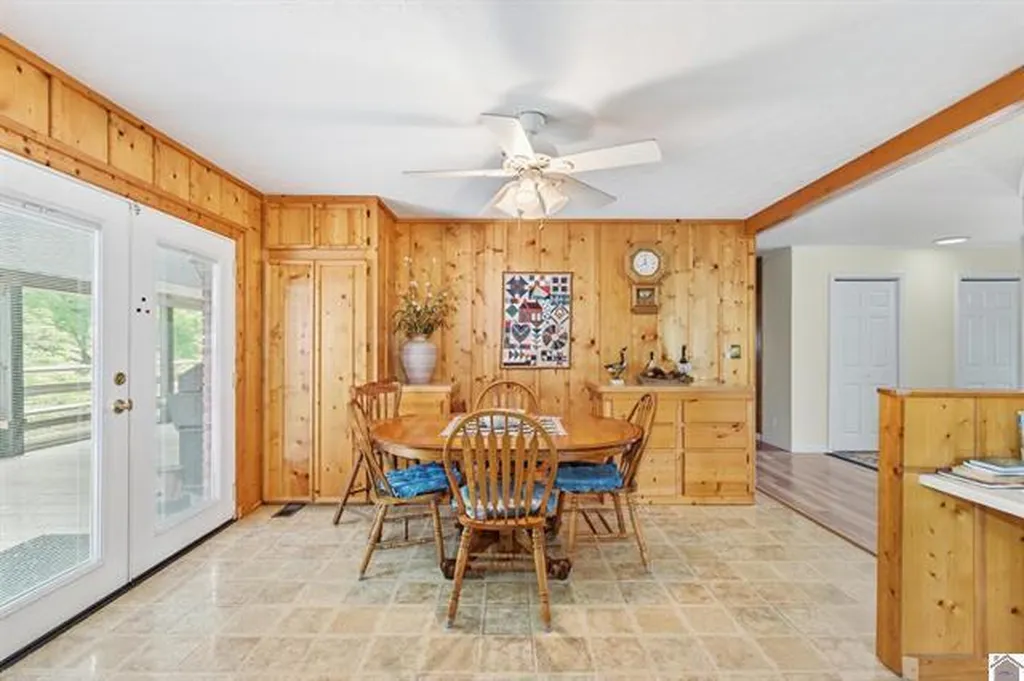 157 Lakeshore Drive Eddyville KY 42038