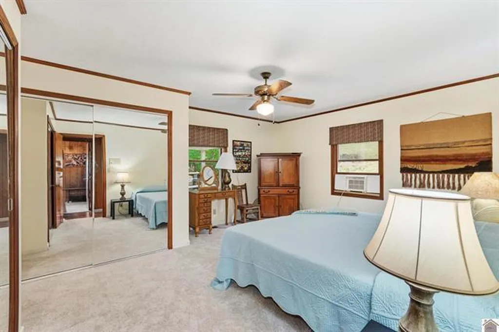 157 Lakeshore Drive Eddyville KY 42038