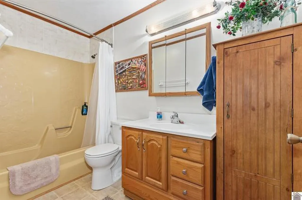 157 Lakeshore Drive Eddyville KY 42038
