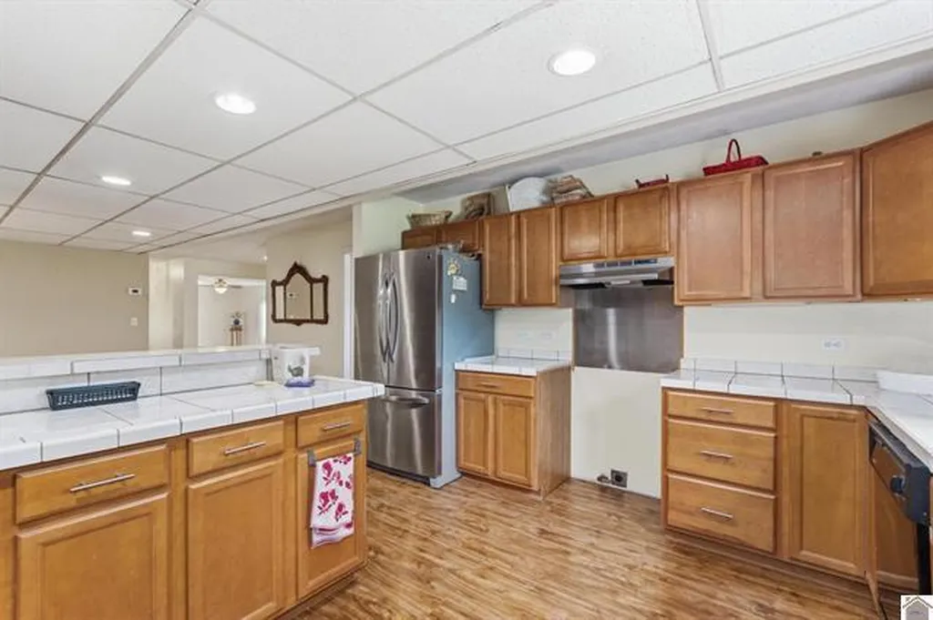 157 Lakeshore Drive Eddyville KY 42038