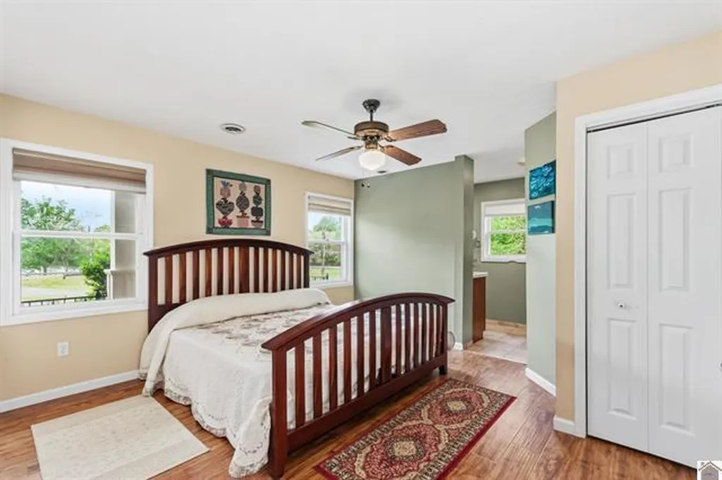 157 Lakeshore Drive Eddyville KY 42038