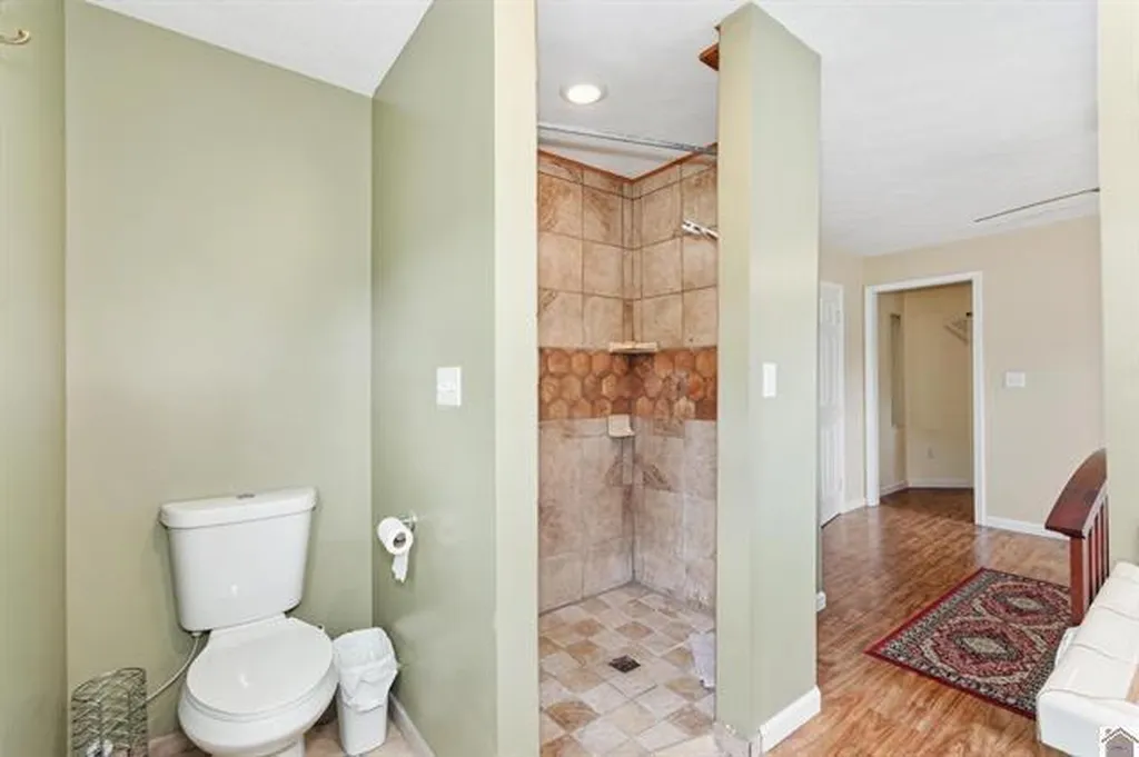 157 Lakeshore Drive Eddyville KY 42038