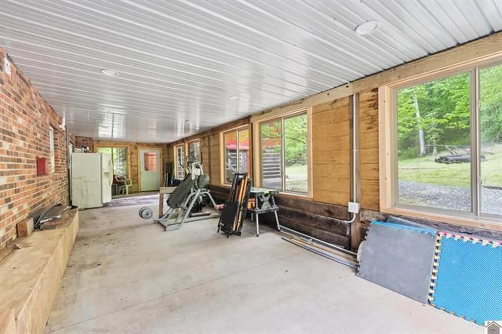 157 Lakeshore Drive Eddyville KY 42038