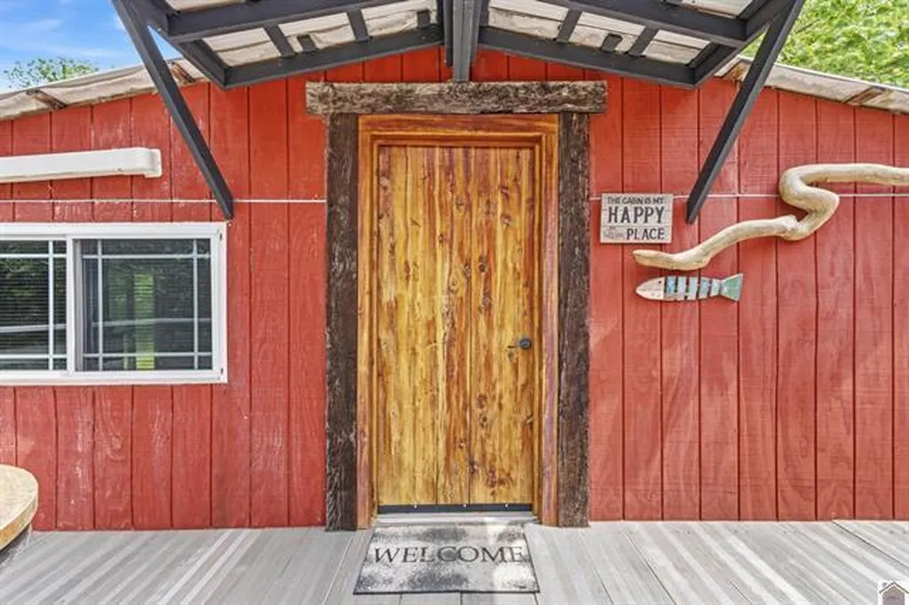 157 Lakeshore Drive Eddyville KY 42038