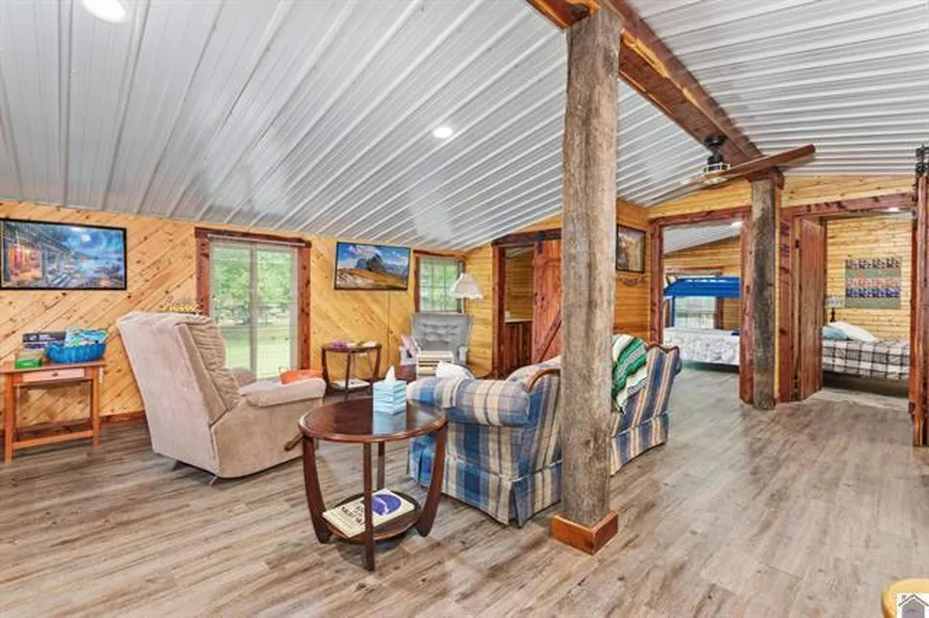 157 Lakeshore Drive Eddyville KY 42038