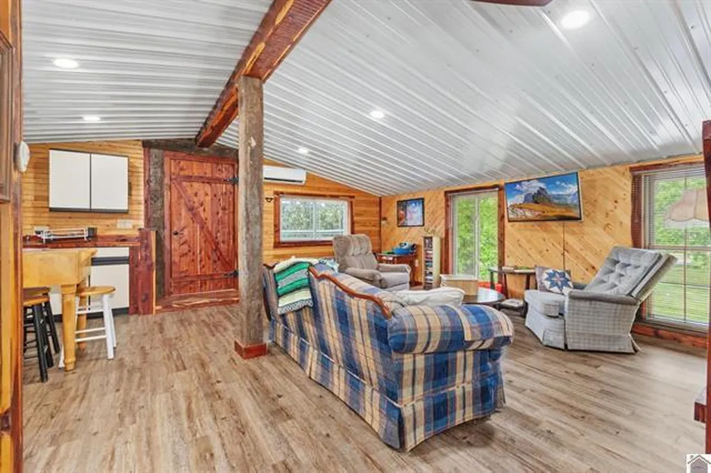 157 Lakeshore Drive Eddyville KY 42038