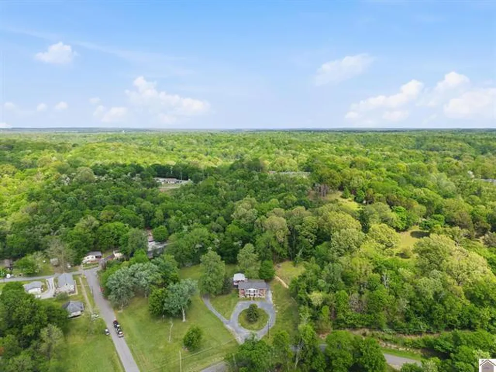 157 Lakeshore Drive Eddyville KY 42038
