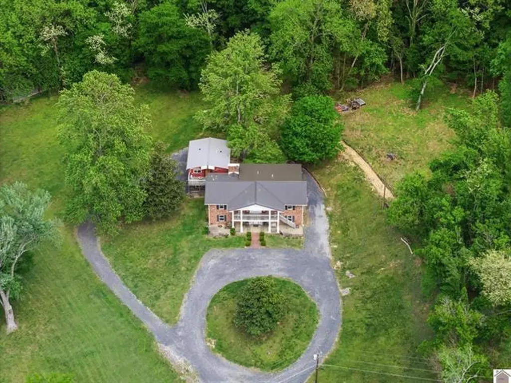 157 Lakeshore Drive Eddyville KY 42038