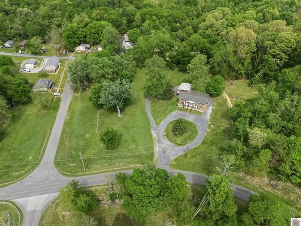 157 Lakeshore Drive Eddyville KY 42038