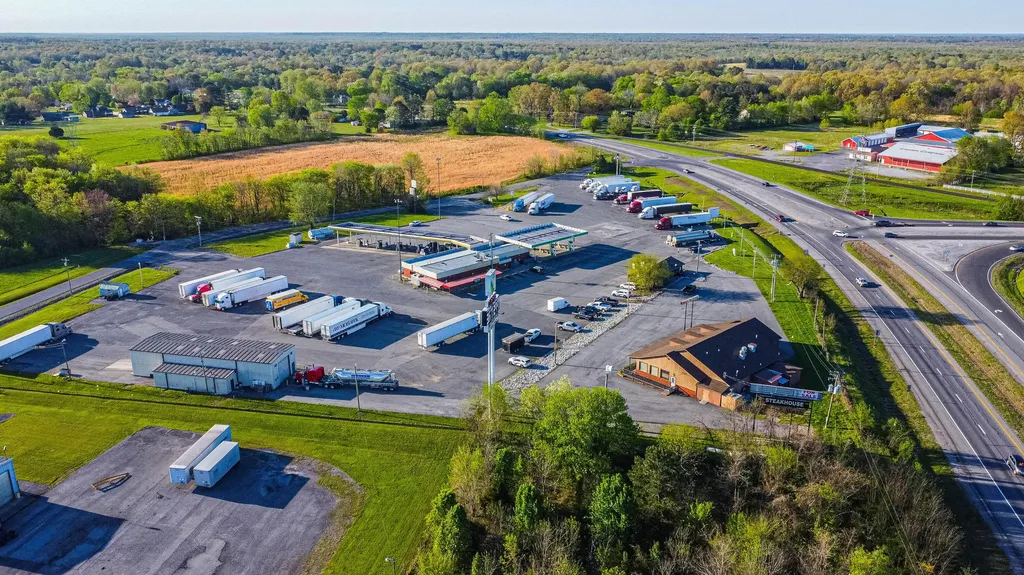 7052 Benton Road Paducah KY 42003