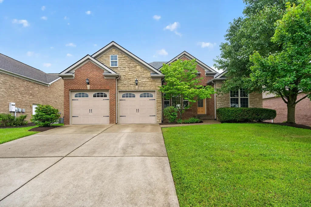 205 Red Oak Way Nicholasville KY 40356