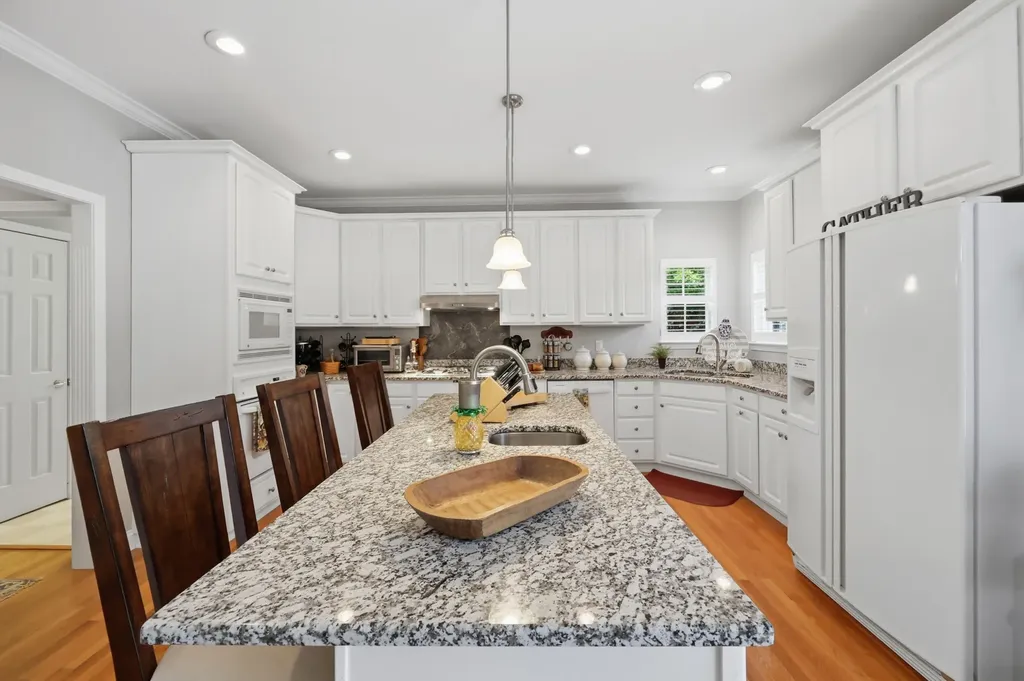 1369 Estates Hill Circle Lexington KY 40511