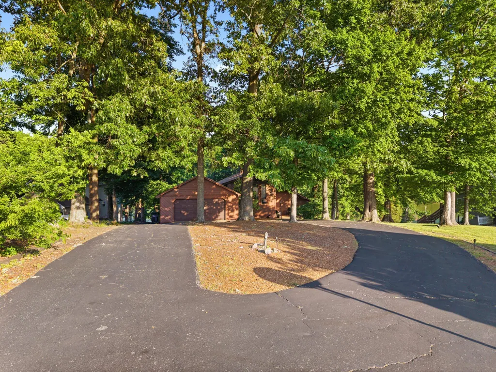 119 Laurens Way Eddyville KY 42038