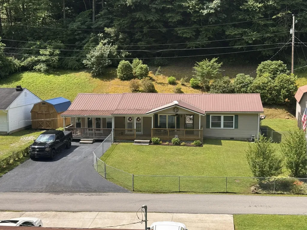 82 Fairway Drive Jenkins KY 41537