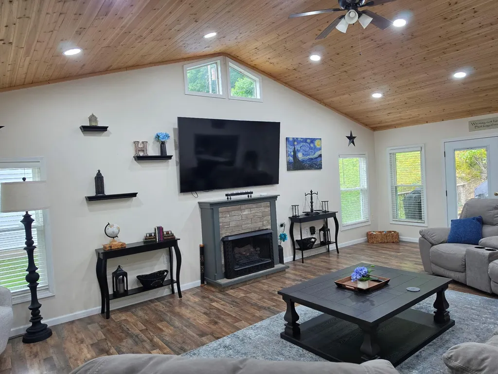 82 Fairway Drive Jenkins KY 41537