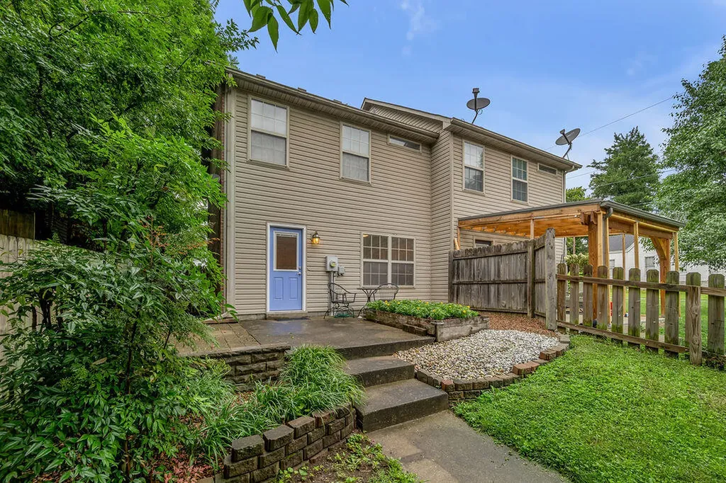 202 S Gratz Street Midway KY 40347