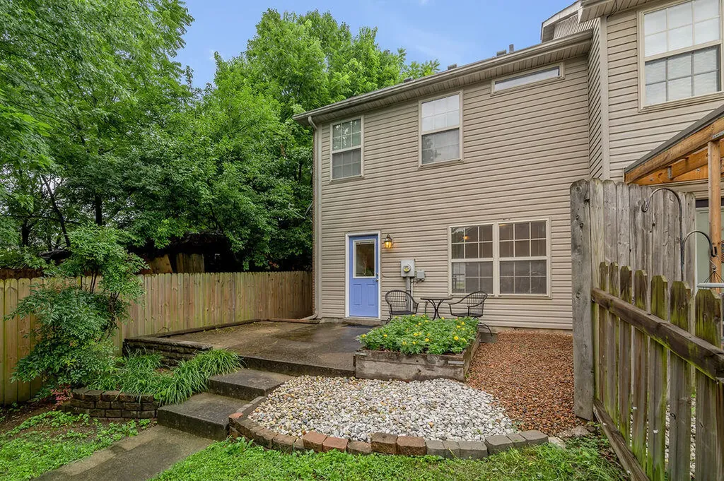 202 S Gratz Street Midway KY 40347