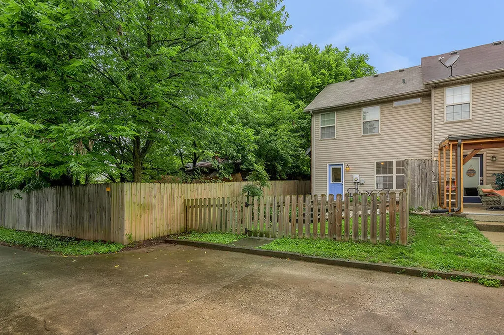 202 S Gratz Street Midway KY 40347