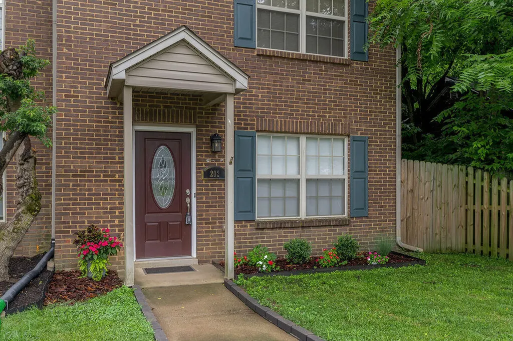 202 S Gratz Street Midway KY 40347