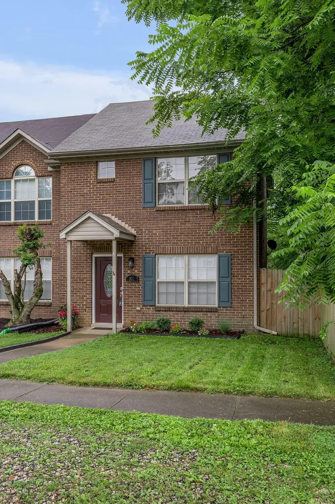 202 S Gratz Street Midway KY 40347