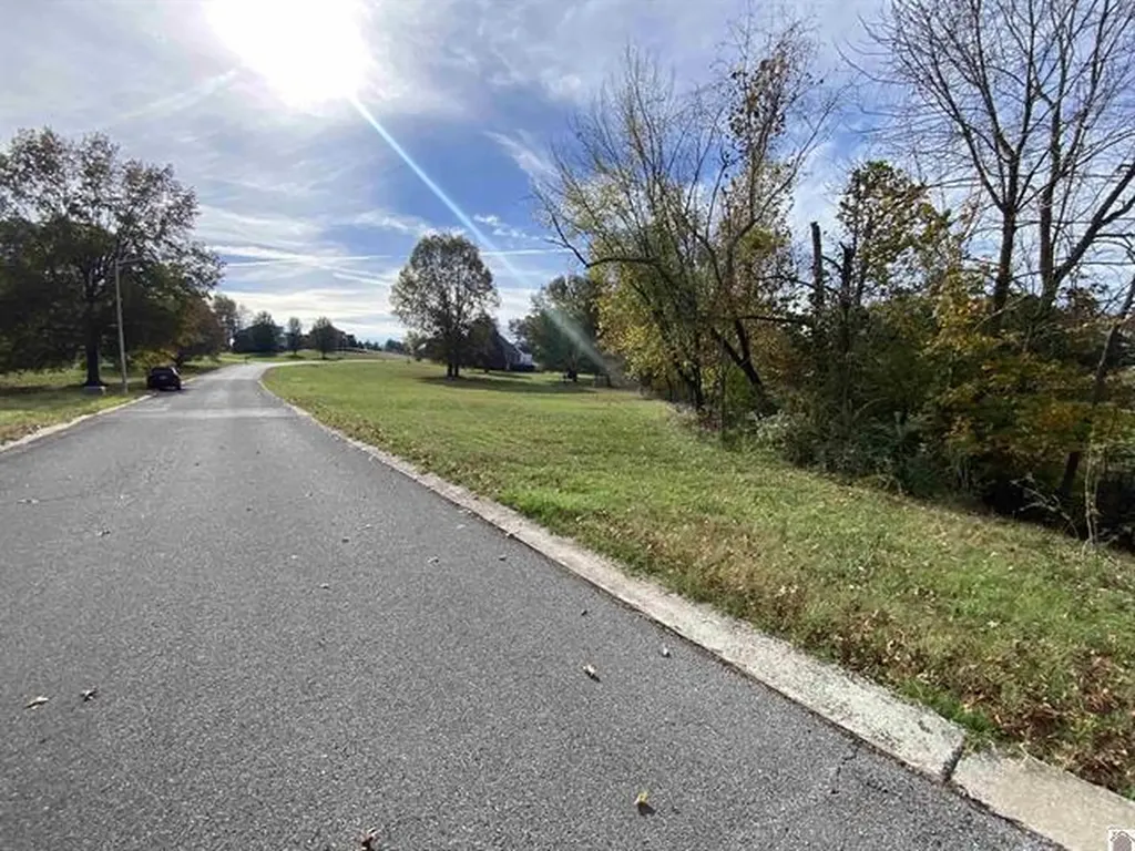 Lot 33 Woodtrace Lane Benton KY 42025