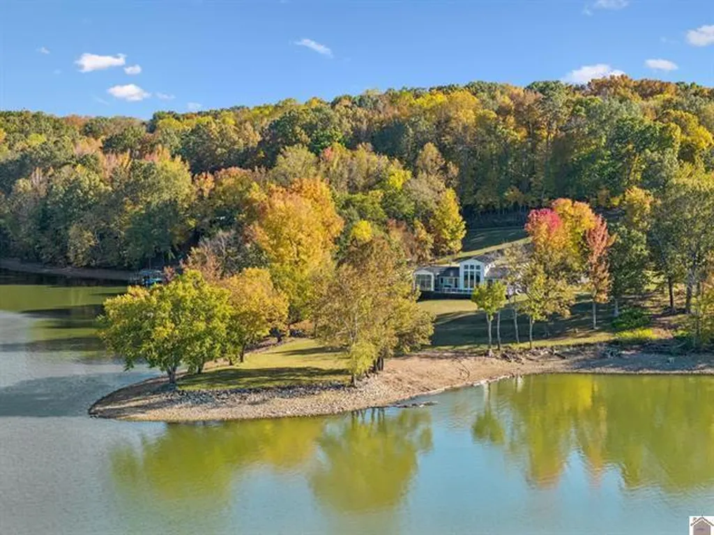 786 Howard Road Eddyville KY 42038