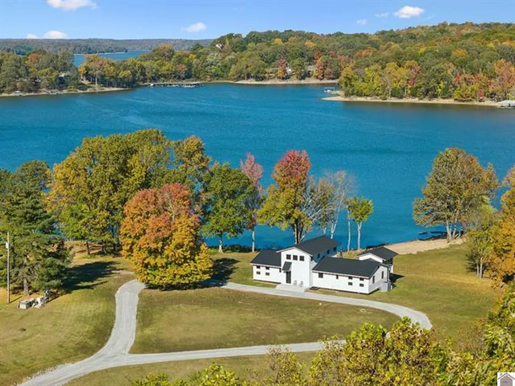 786 Howard Road Eddyville KY 42038