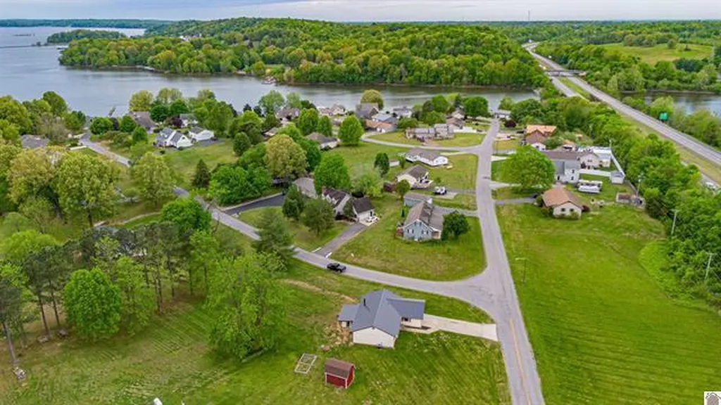 51 Lake Scene Drive Eddyville KY 42038