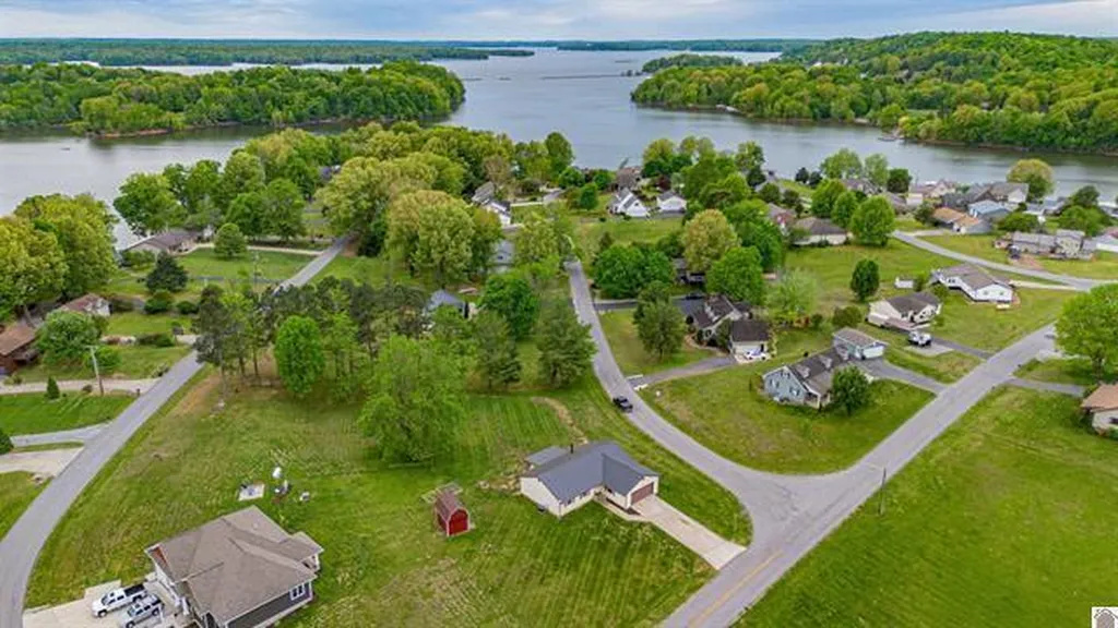 51 Lake Scene Drive Eddyville KY 42038