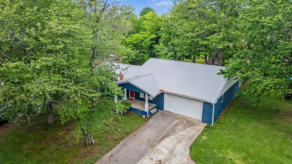 1498 Clayshire Drive Murray KY 42071