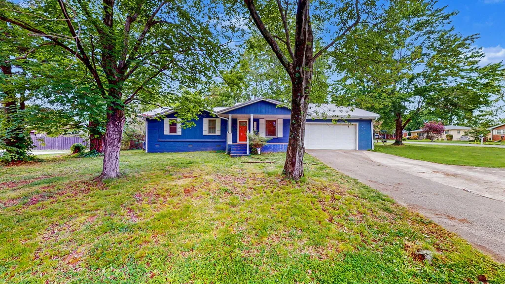 1498 Clayshire Drive Murray KY 42071