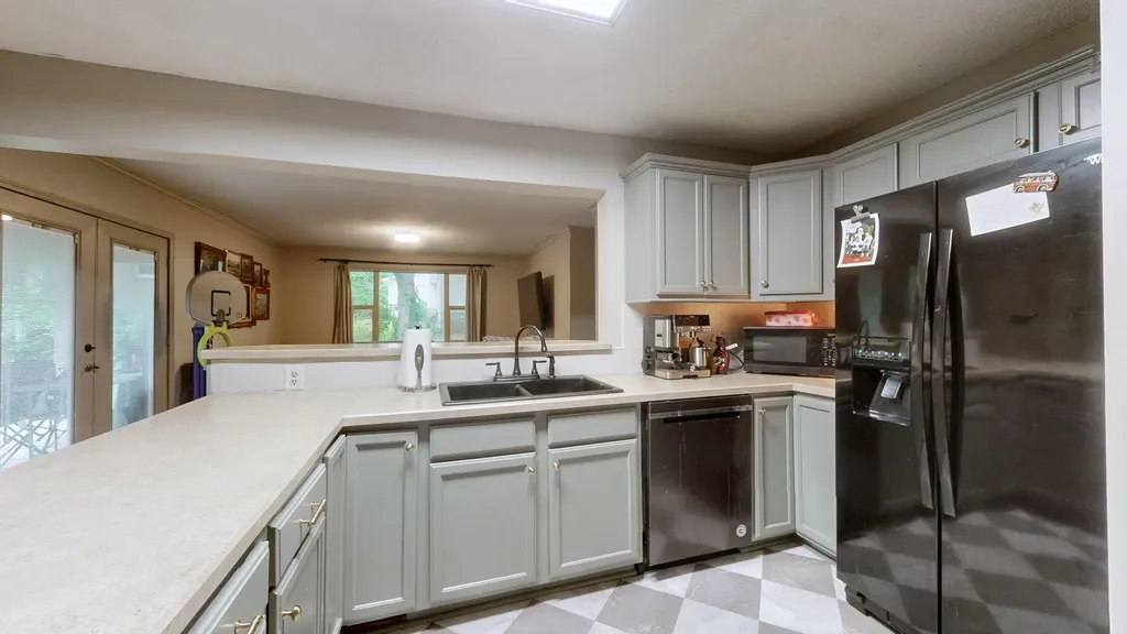 1498 Clayshire Drive Murray KY 42071