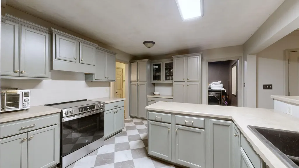 1498 Clayshire Drive Murray KY 42071