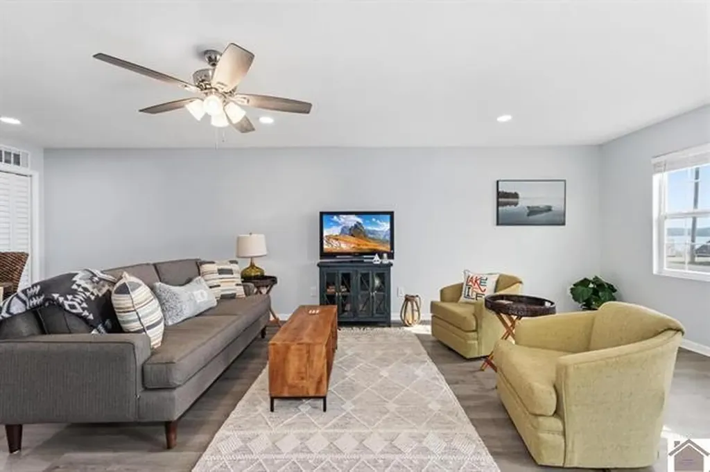 49 Lakeshore Drive New Concord KY 42076