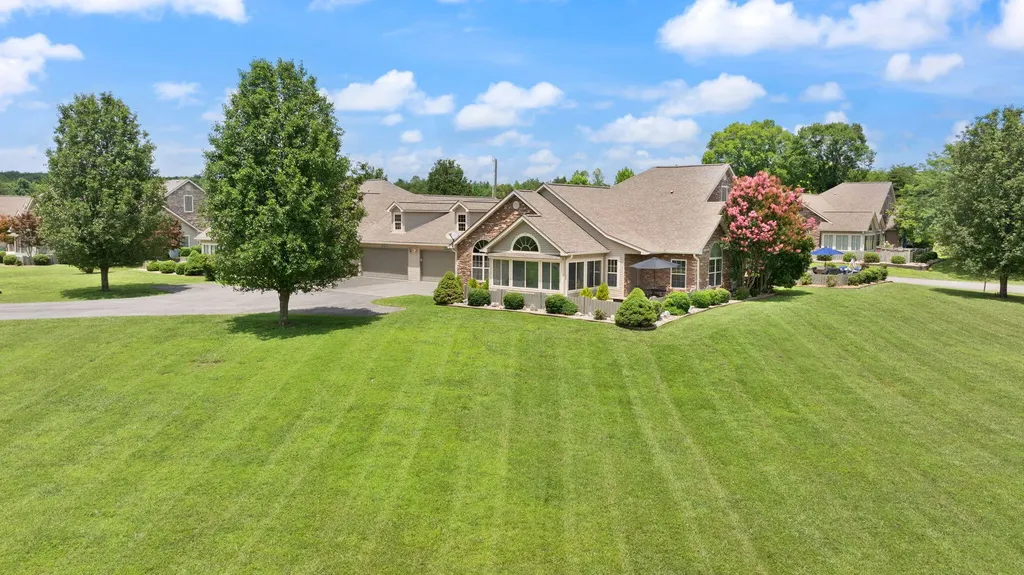 373 Chateau Place Bronston KY 42518