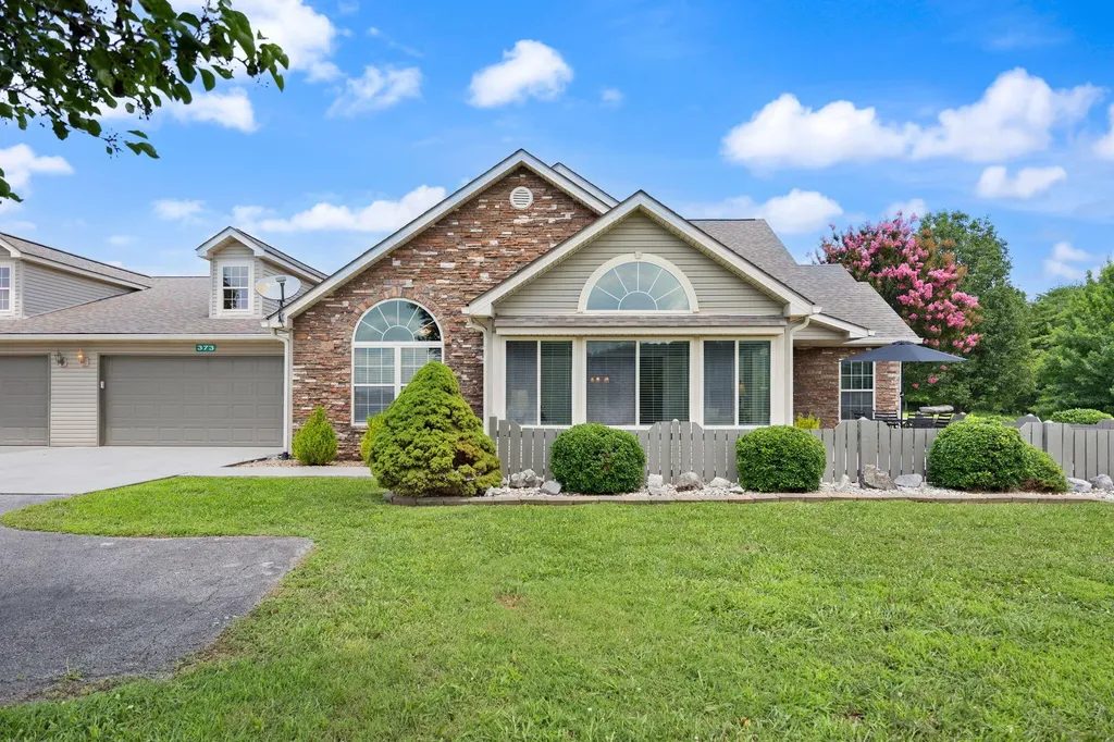 373 Chateau Place Bronston KY 42518