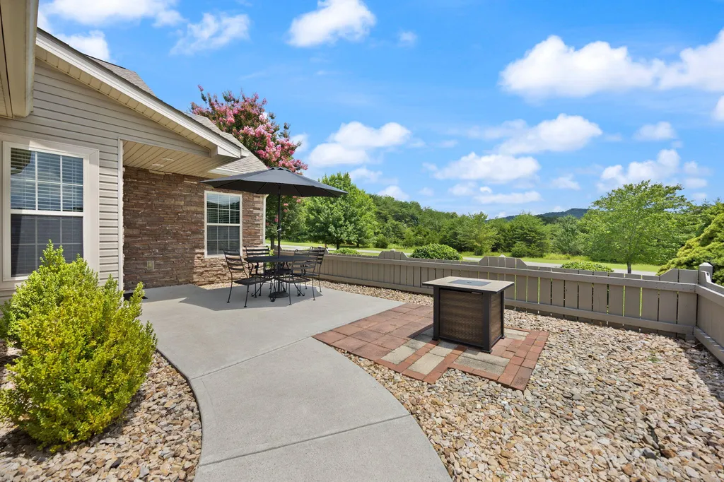 373 Chateau Place Bronston KY 42518