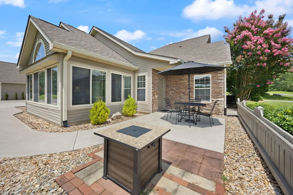 373 Chateau Place Bronston KY 42518
