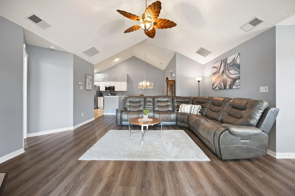 373 Chateau Place Bronston KY 42518
