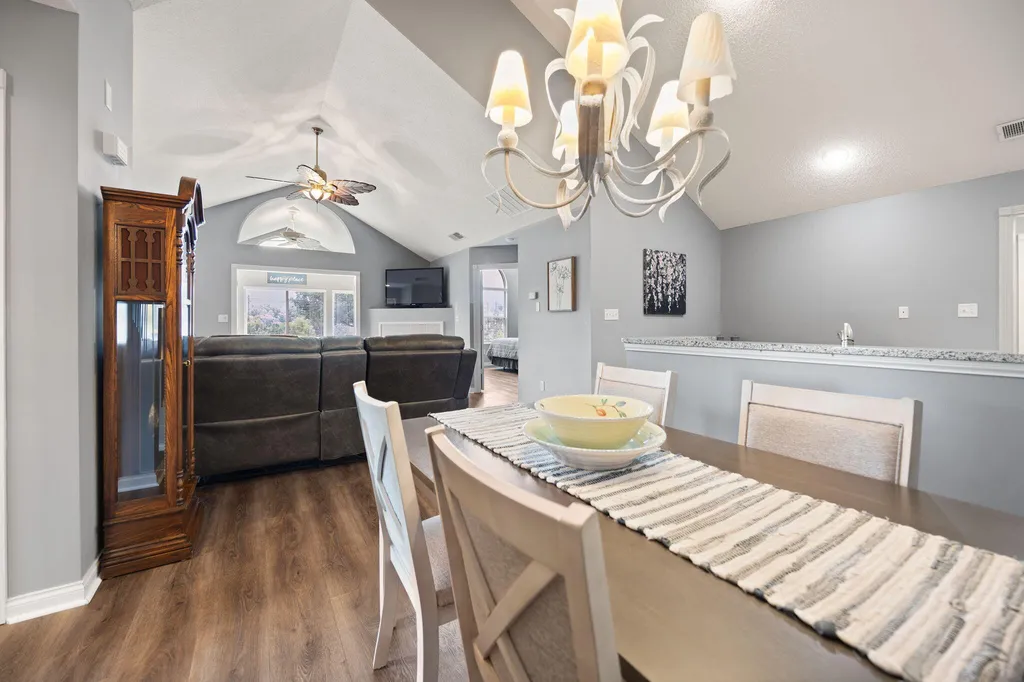 373 Chateau Place Bronston KY 42518