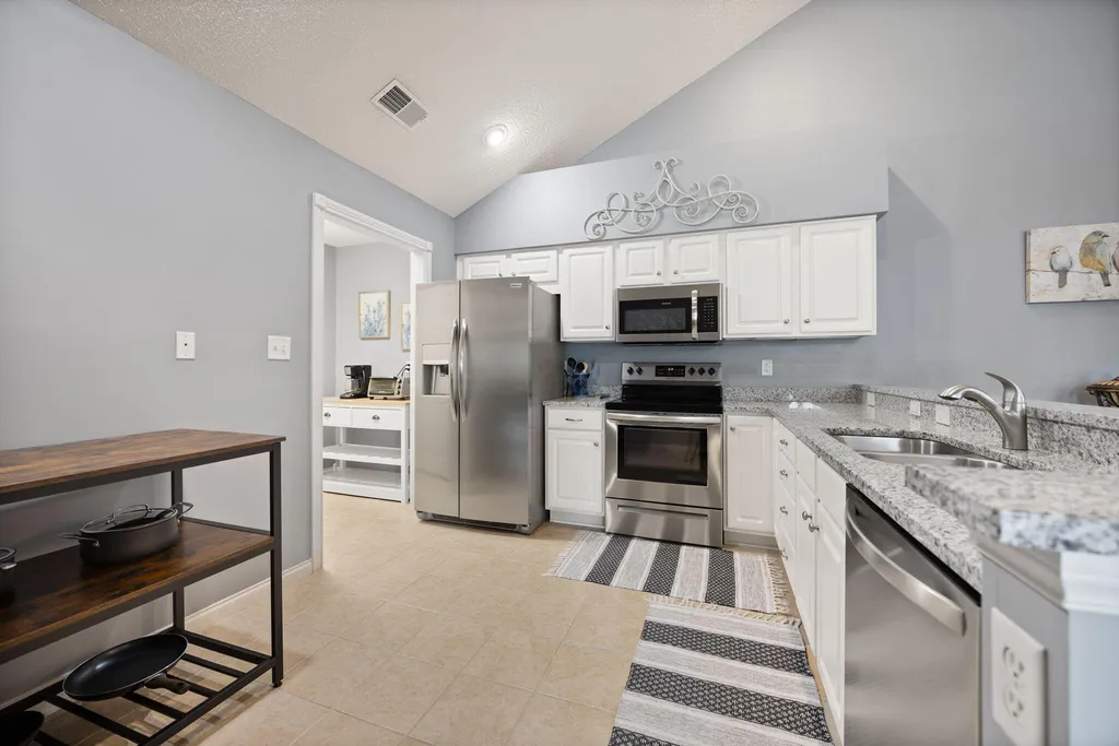 373 Chateau Place Bronston KY 42518